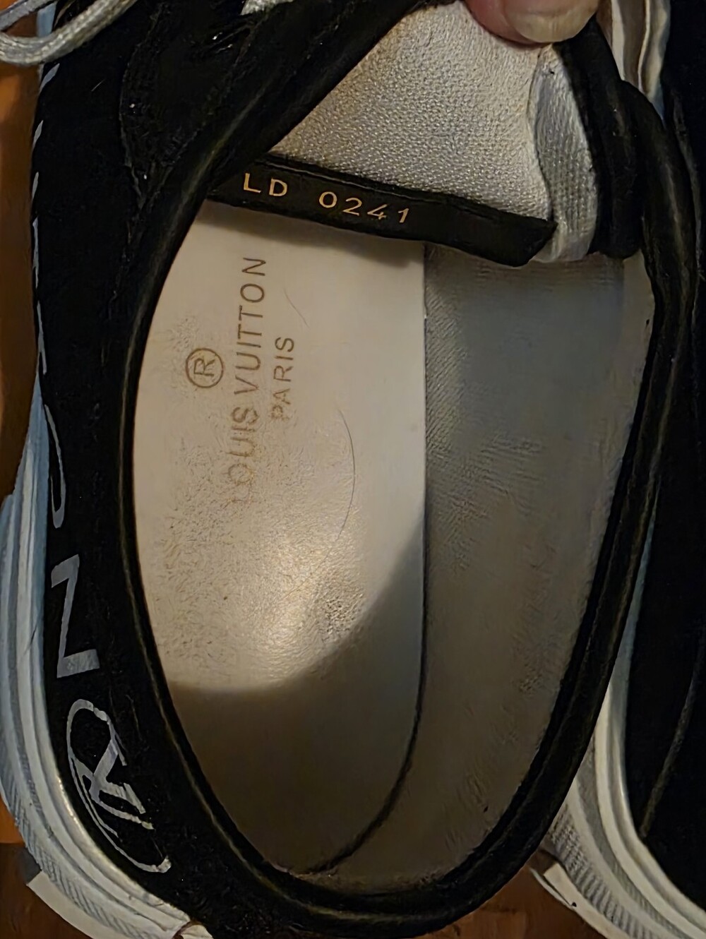 Louis Vuitton Black and White Low-Top Sneaker - Picture 4 of 7